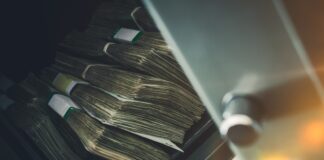 pareja recibe por error 50.000 millones de dólares
