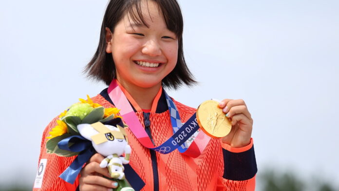 Momiji Nishiya gana medalla de oro
