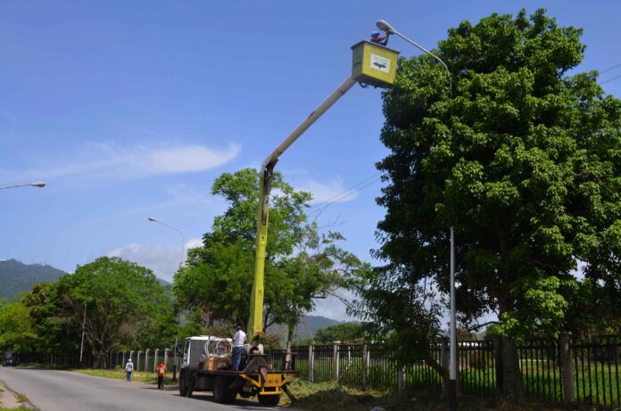 Instalación de 900 lámparas en Naguanagua