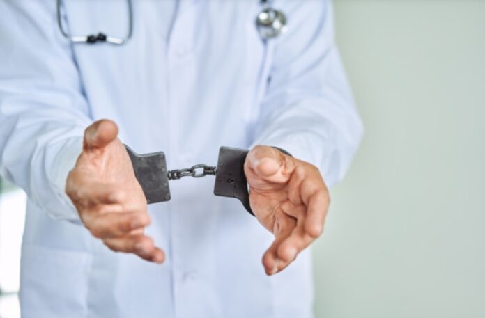 Detenido médico por violencia sexual