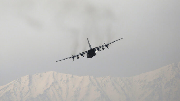 Uzbekistán derribó un avión militar afgano