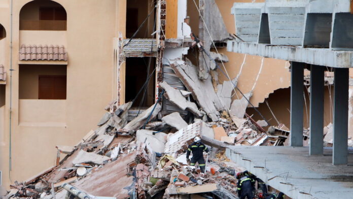 Colapso de edificio en España deja un muerto