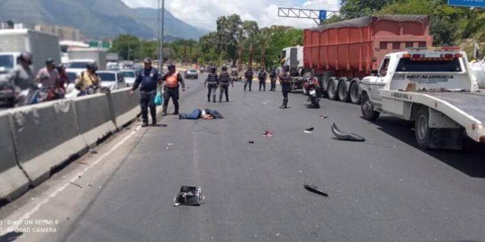 Accidente vial en la autopista Francisco Fajardo