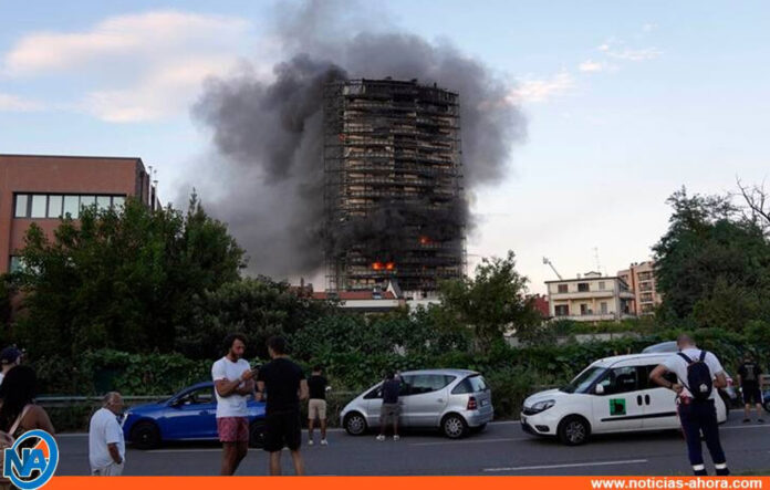 Incendio de edificio en Milán - Noticias Ahora
