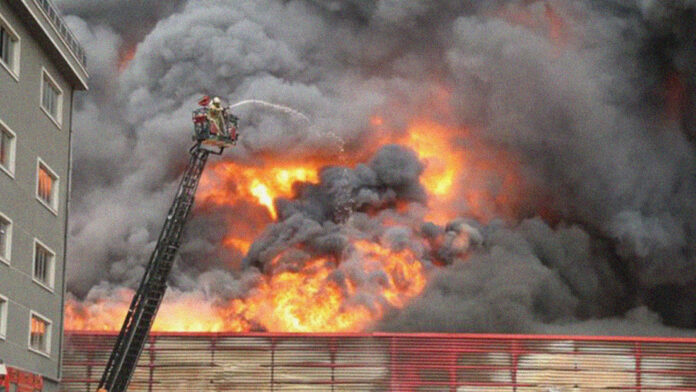 Incendio en un almacén en Estambul