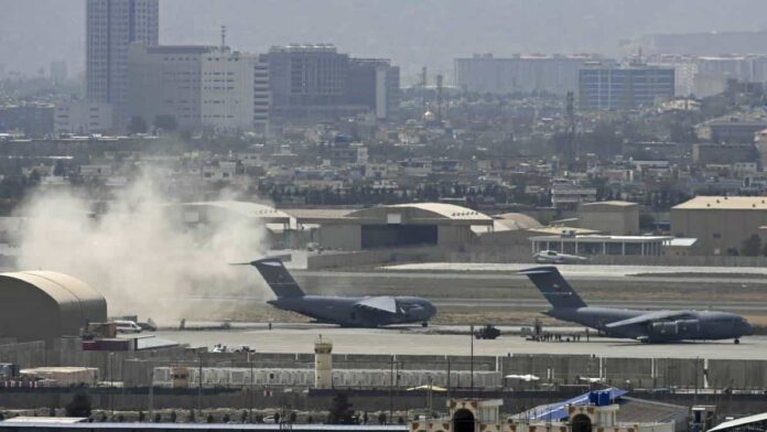 ataque con cohetes al aeropuerto de Kabul