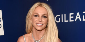 Padre de Britney Spears renuncia a la tutela