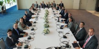 primera foto de negociaciones entre Gobierno y oposición