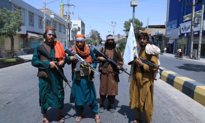 Talibanes cumplen tres semanas en el poder