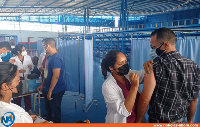 Vacunación trabajadores universitarios en Lara