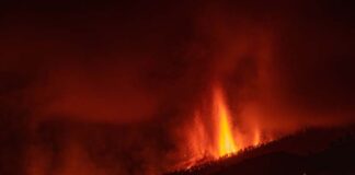 Personas evacuadas tras erupción del volcán Cumbre Vieja