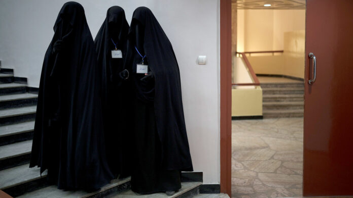 mujeres afganas en las universidades