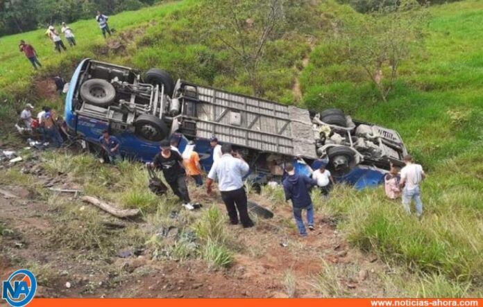 Accidente de autobús en Ecuador - Noticias Ahora