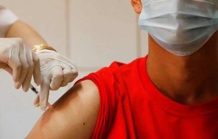 Mayores de 18 años podrán vacunarse - Noticias Ahora