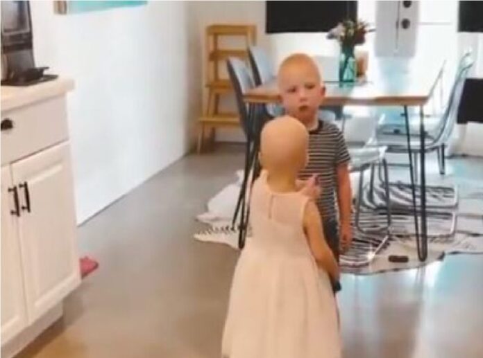 reencuentro de dos niños tras vencer el cáncer