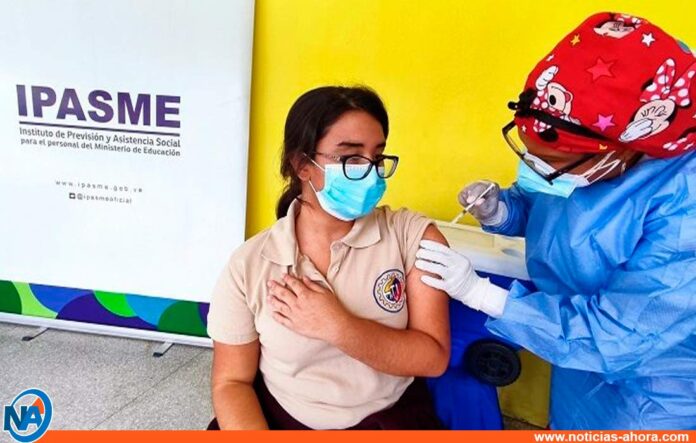 Vacunación en liceos de Los Teques - Noticias Ahora