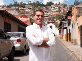 Concejal Alejandro Moncada ataca a mujeres