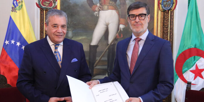 Plasencia recibe embajador Argelia