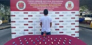Detienen a joven con 63 dediles de droga
