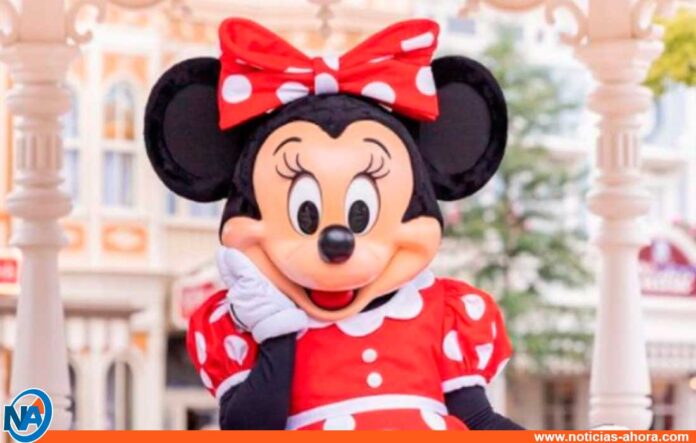 Minnie Mouse cambia de oufit - Minnie Mouse cambia de oufit