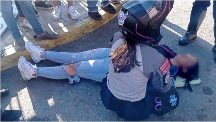 Joven se fracturó la pierna al caerle un poste encima - NA