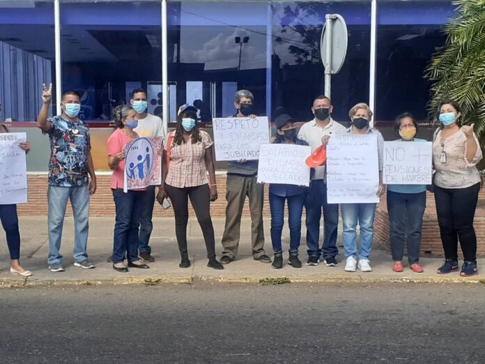 Pensionados protestaron en Punto Fijo - NA