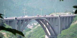 Taxista se suicidó en la autopista Caracas - La Guaira