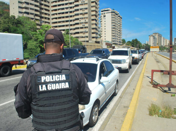 Policía de La Guaira hostiga Franklin La Máquina - Policía de La Guaira hostiga Franklin La Máquina
