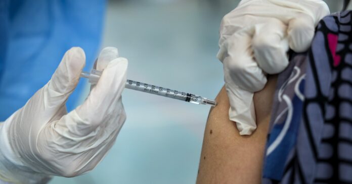 Vacuna de refuerzo contra COVID-19 - Noticias Ahora