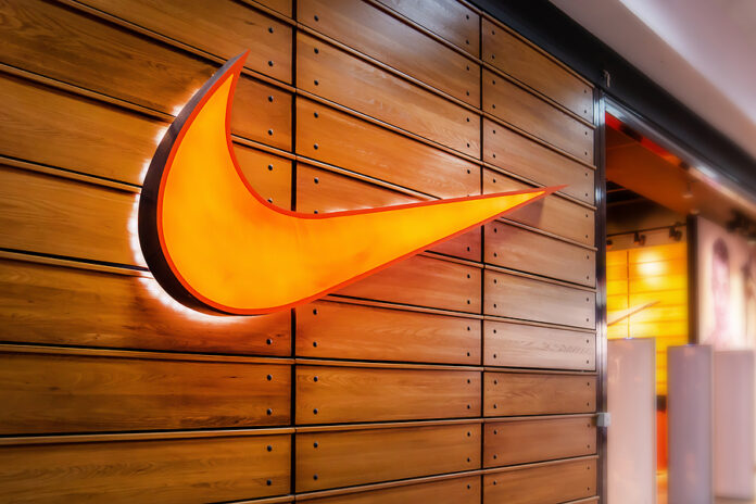 Apple y Nike cancelan ventas en Rusia - NA