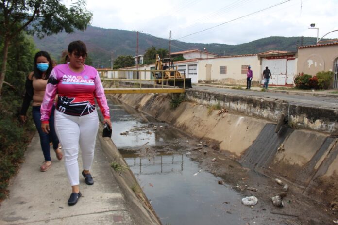 Saneamiento del canal Guzmán Blanco