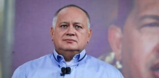 Diosdado Cabello con el Mazo dando - NA