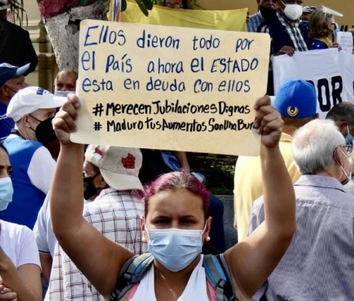 Pensionados y jubilados protestaron en Venezuela - Pensionados y jubilados protestaron en Venezuela