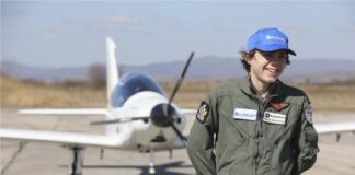 Piloto adolescente busca romper récord mundial
