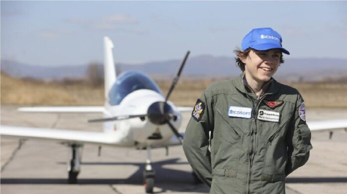 Piloto adolescente busca romper récord mundial