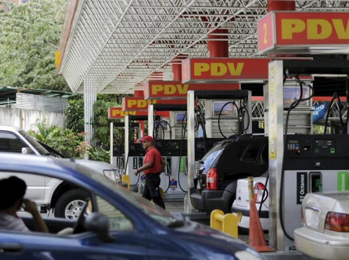 Mafias venden en 2 dólares el litro de gasolina - NA