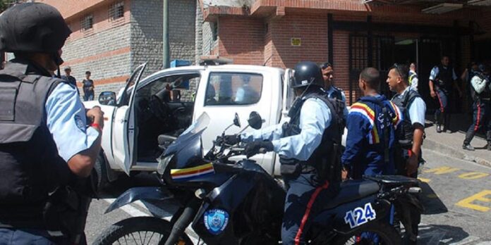 Jóvenes se burlaron de Policía de La Guaira - Jóvenes se burlaron de Policía de La Guaira