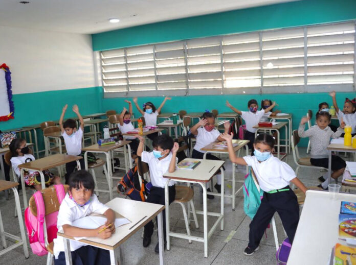 Más de 29 mil centros educativos activos tras regreso a clases - NA