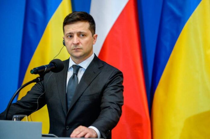Zelenski desmiente su salida de Ucrania