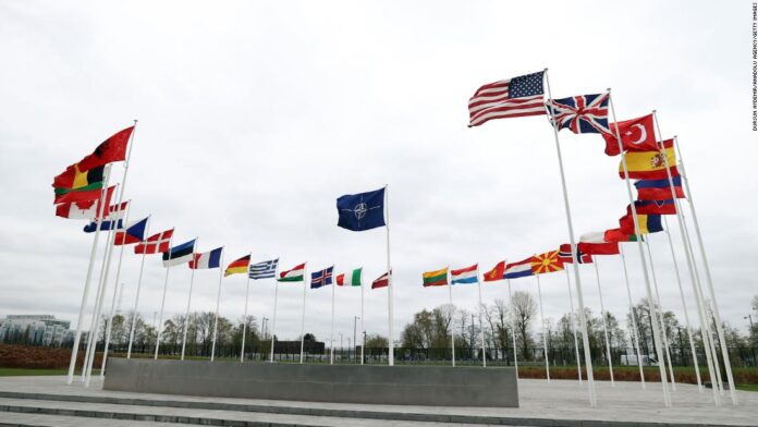 Finlandia y Suecia solicitan unirse a la OTAN