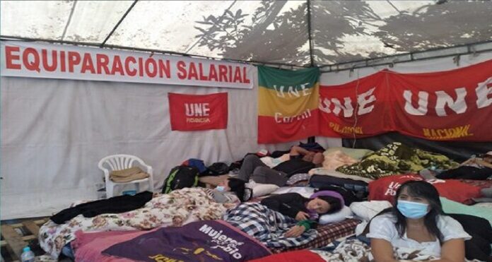 Huelga de hambre de docentes en Ecuador