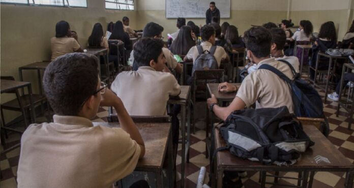 alumnos acosan a un profesor en Trujillo