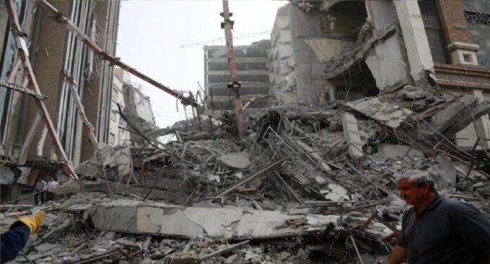 derrumbe de un edificio en Irán