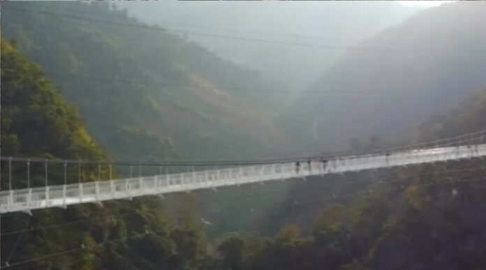 puente de cristal más largo del mundo