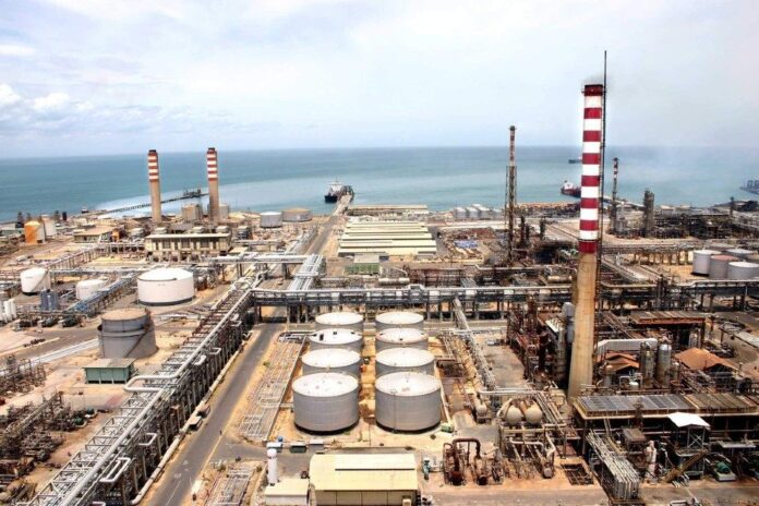 Refinería Cardón suspende producción de gasolina