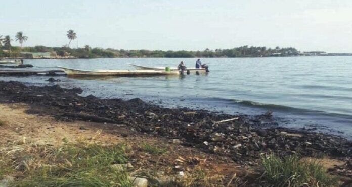 Derrame de petróleo en el lago de Maracaibo