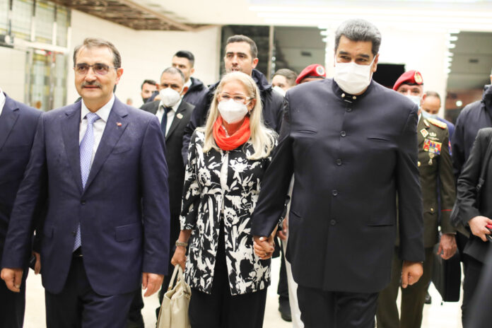 Presidente Maduro llegó a Turquía