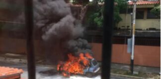 vehículos incendiado en Venezuela