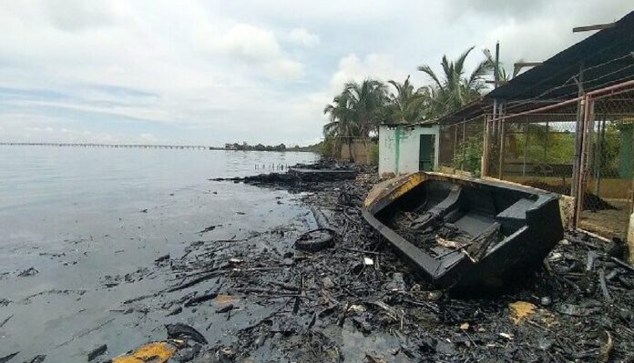 derrame petrolero en el lago de Maracaibo