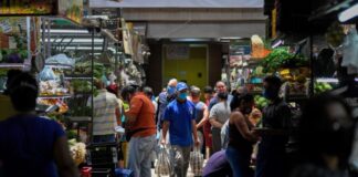 Gobierno venezolano evalúa adelantar aguinaldos